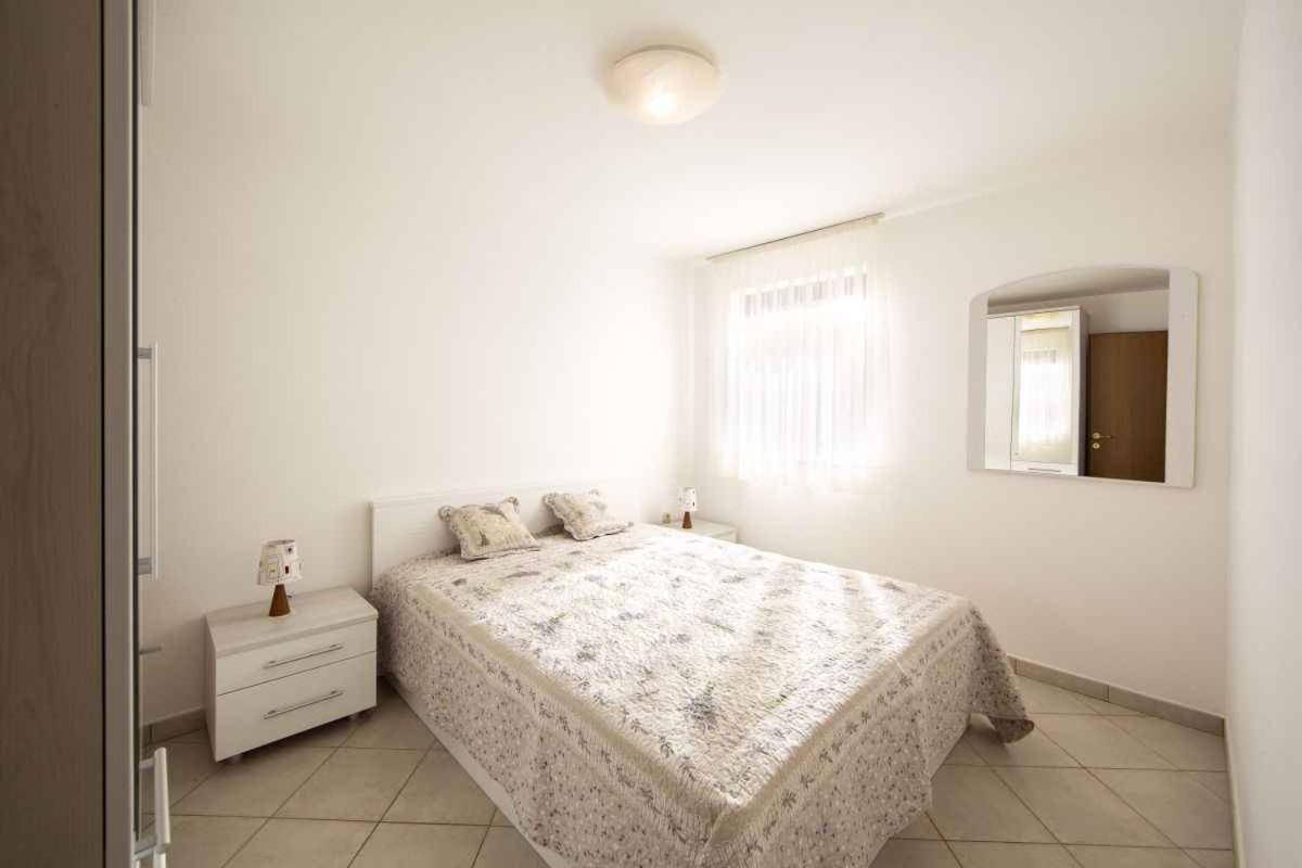 Apartment In Ravni/Istrien 8872 Extérieur photo