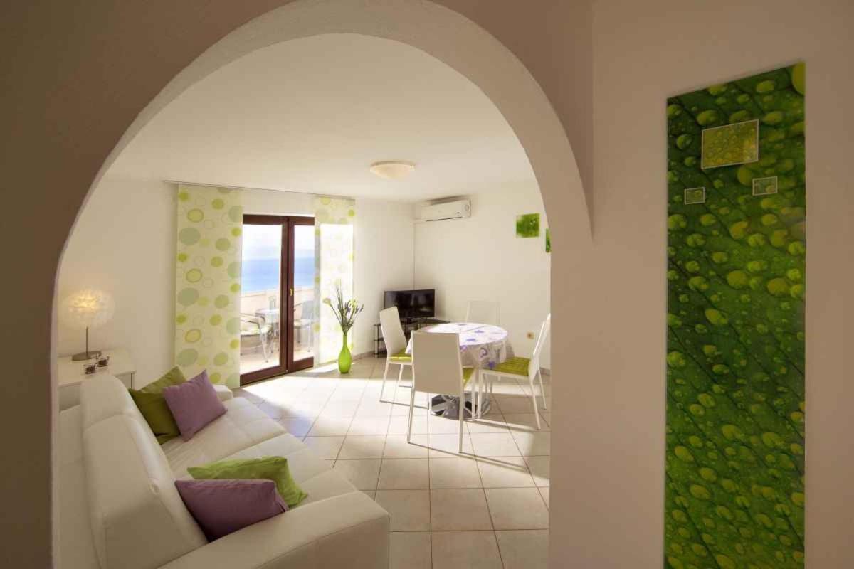 Apartment In Ravni/Istrien 8872 Extérieur photo